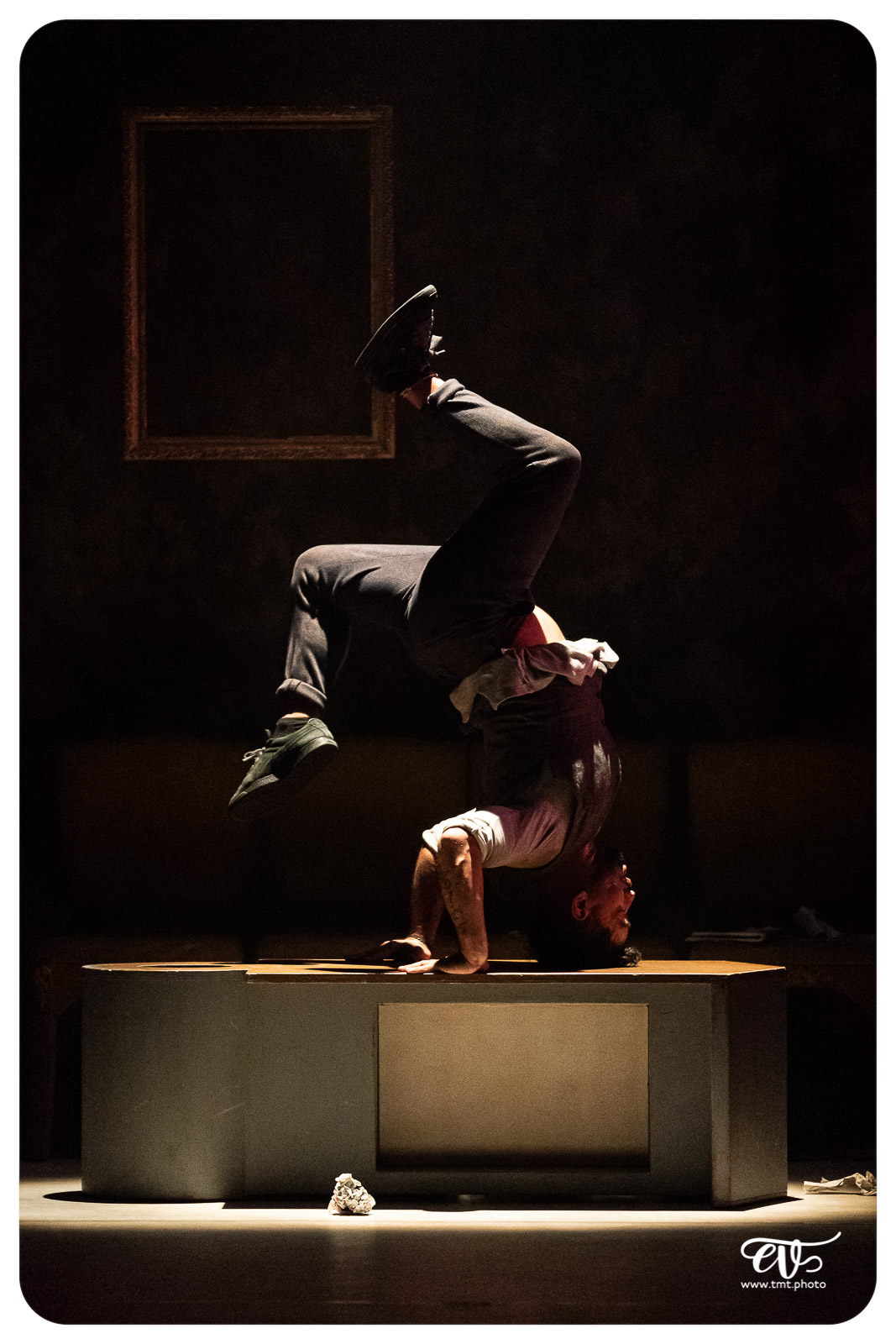 SUR LE FIL (CIE PYRAMID)